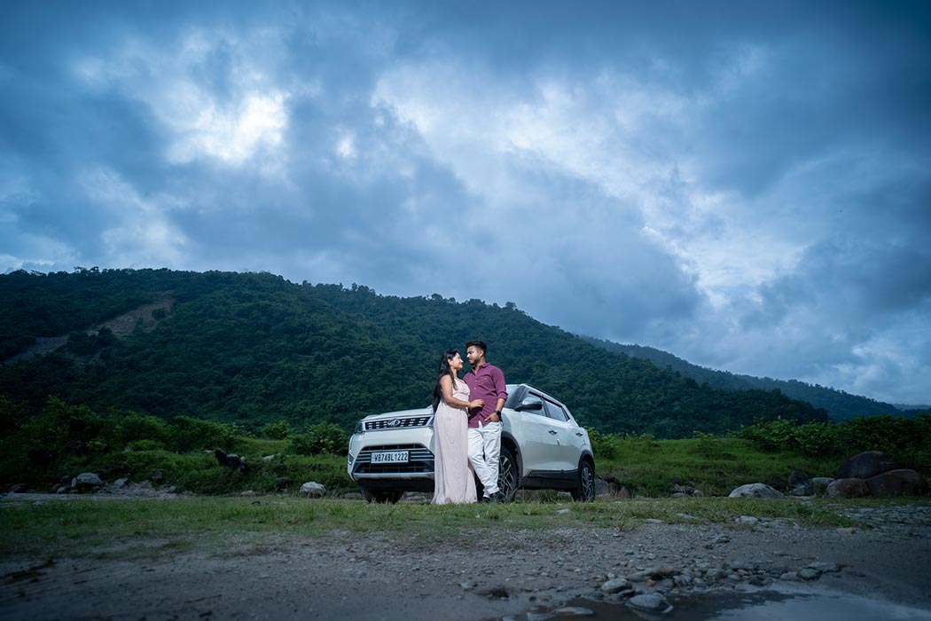 Darjeeling Pre-Wedding Photoshoot, Couple's Outdoor Photoshoot Locations,Romantic Couple Portraits.